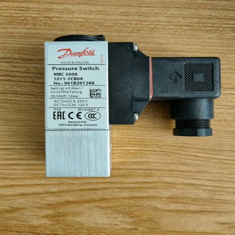 1PC New 1PC Danfoss MBC 5000 061B201266 Pressure Switch