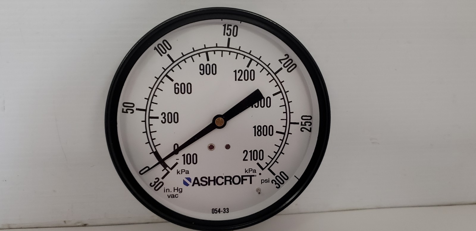 ASHCROFT 45W1000-H-02L-XZC-300/V-ARF GAUGE, -30 – 300 PSI/100-2100 kPa, NIB