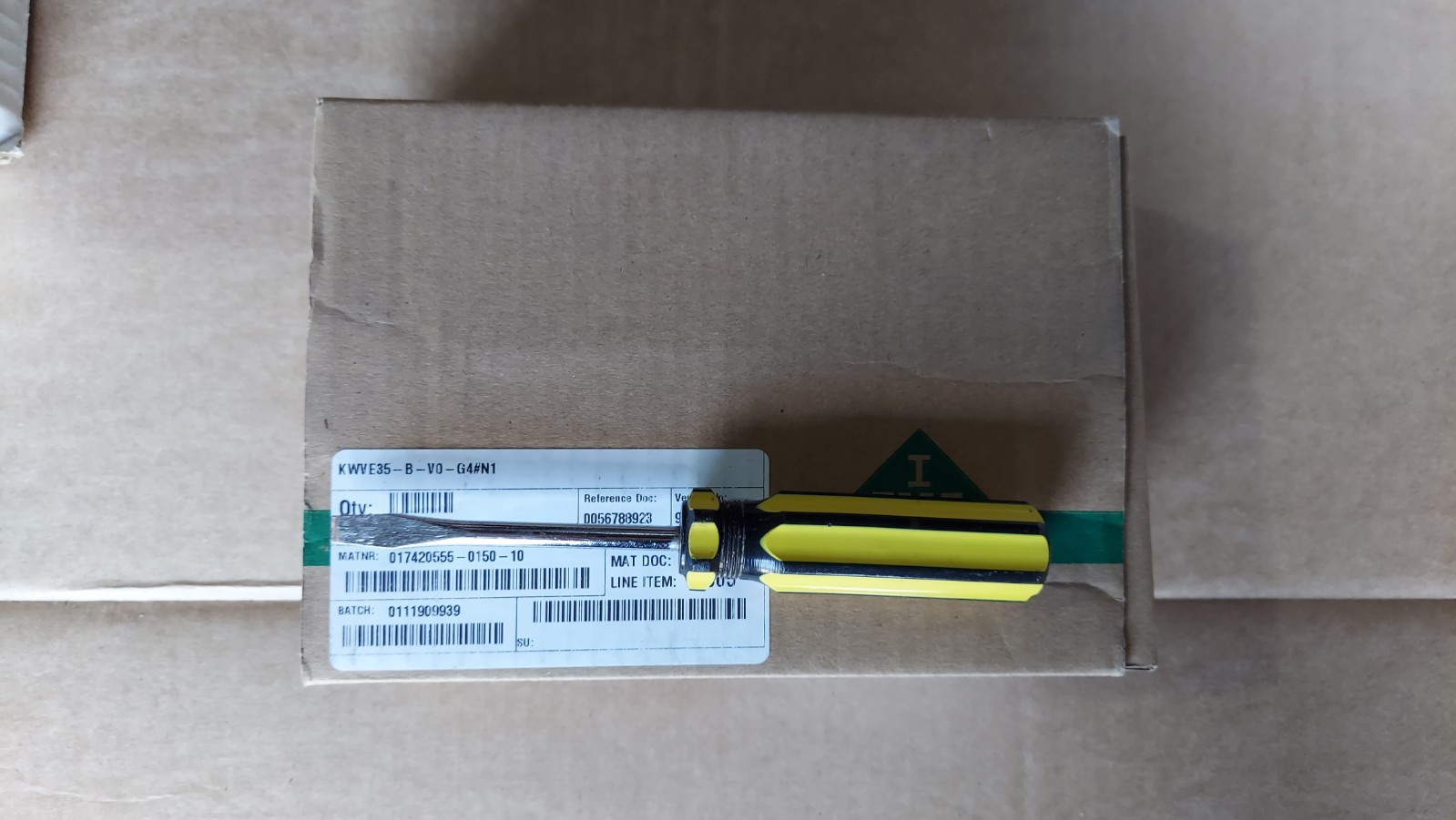 New INA KWVE35-B-S-V0-G4 Bearing L@@K