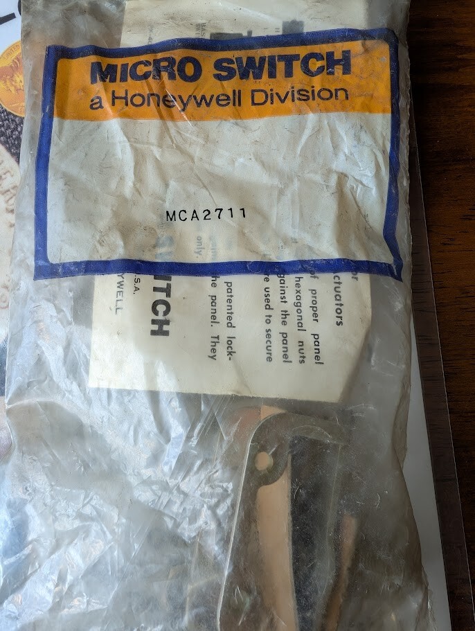 HONEYWELL MICRO SWITCH MCA2711 LIMIT SWITCH PLUNGER ASSEMBLY PANEL MOUNT