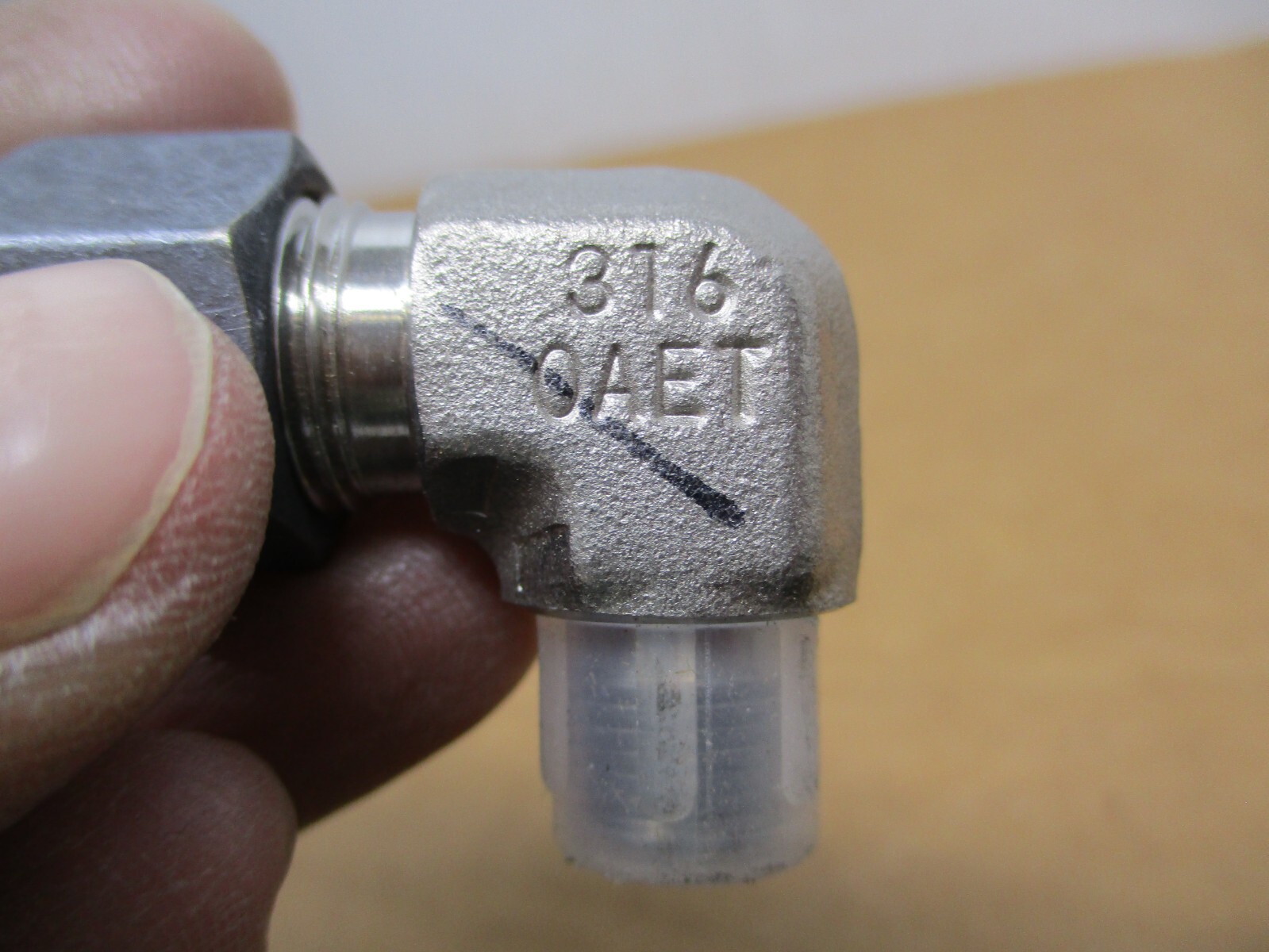 PARKER 1/4” MNPT TO 1/2” FEMALE TUBE 90° SS ELBOW 8-316N804 to 316OAET