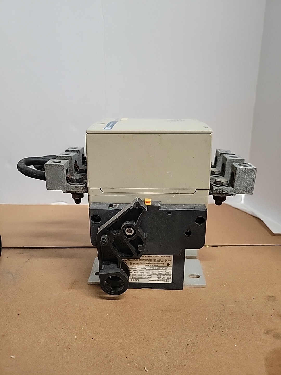Schneider Electric Telemacanique 600VAC 200A Contactor Body LC1F185