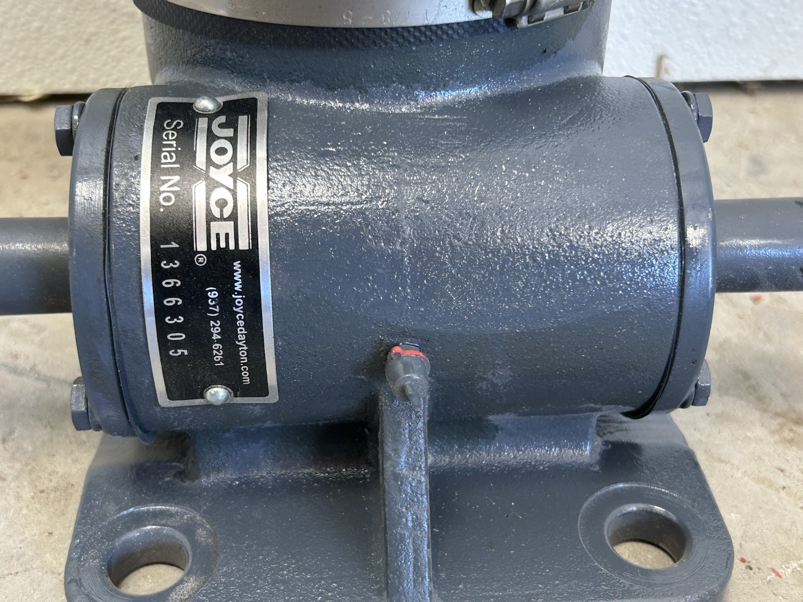 (2) Joyce Dayton 5 Ton Machine Screw Jacks. 32″ Travel