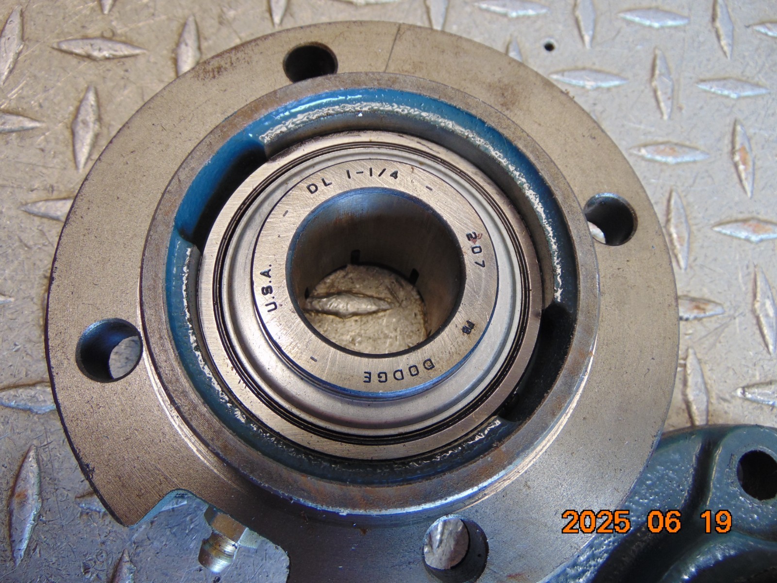 (1) DODGE DL 1-1/4 FLANGE BEARING 4-BOLT 207