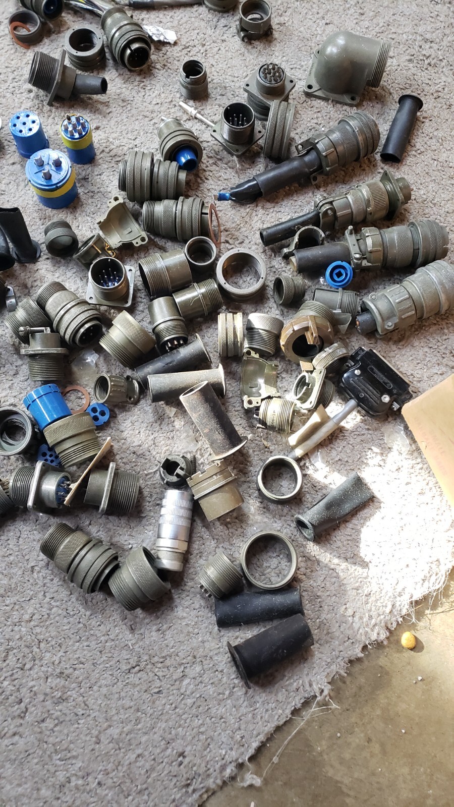 HUGE PARTS LOT Amphenol MIL-SPEC Connectors Plug Sockets Solder Cup 9-p # 22-20s