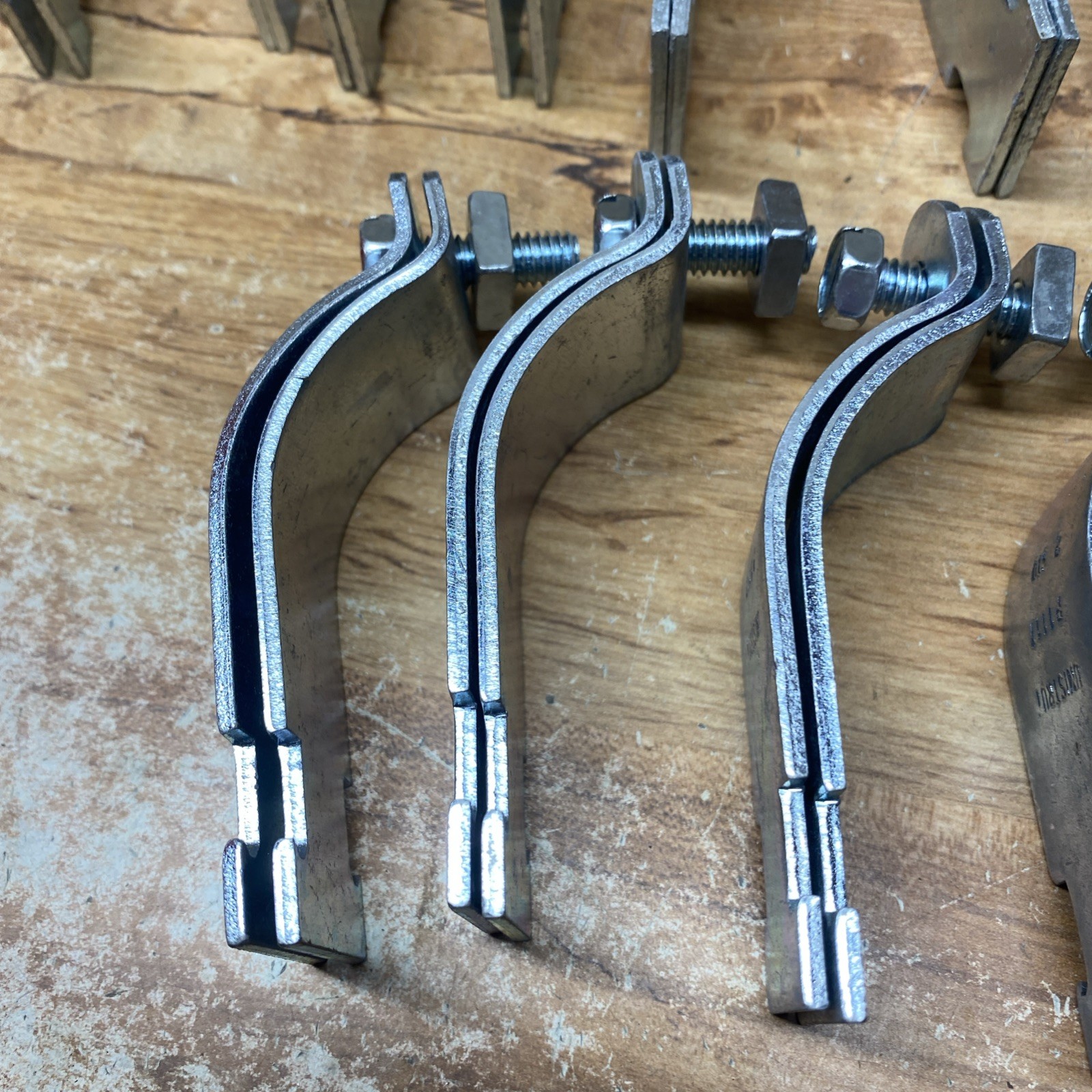 Unistrut P1117 & Powerstrut PS11000 Pipe Clamp 2″ Pipe Galvanized Lot of 25 Set