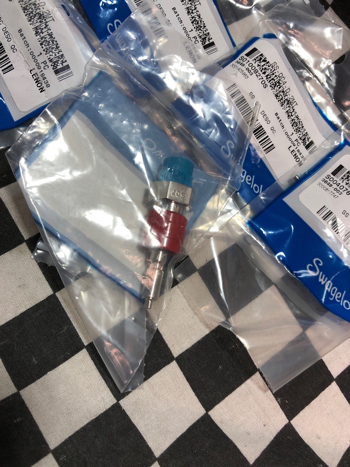 Lot Of 7 SWAGELOK SS-QC4-D-2MT, Quick Connect with Valve 1/4″ ISO THREAD, #1174B