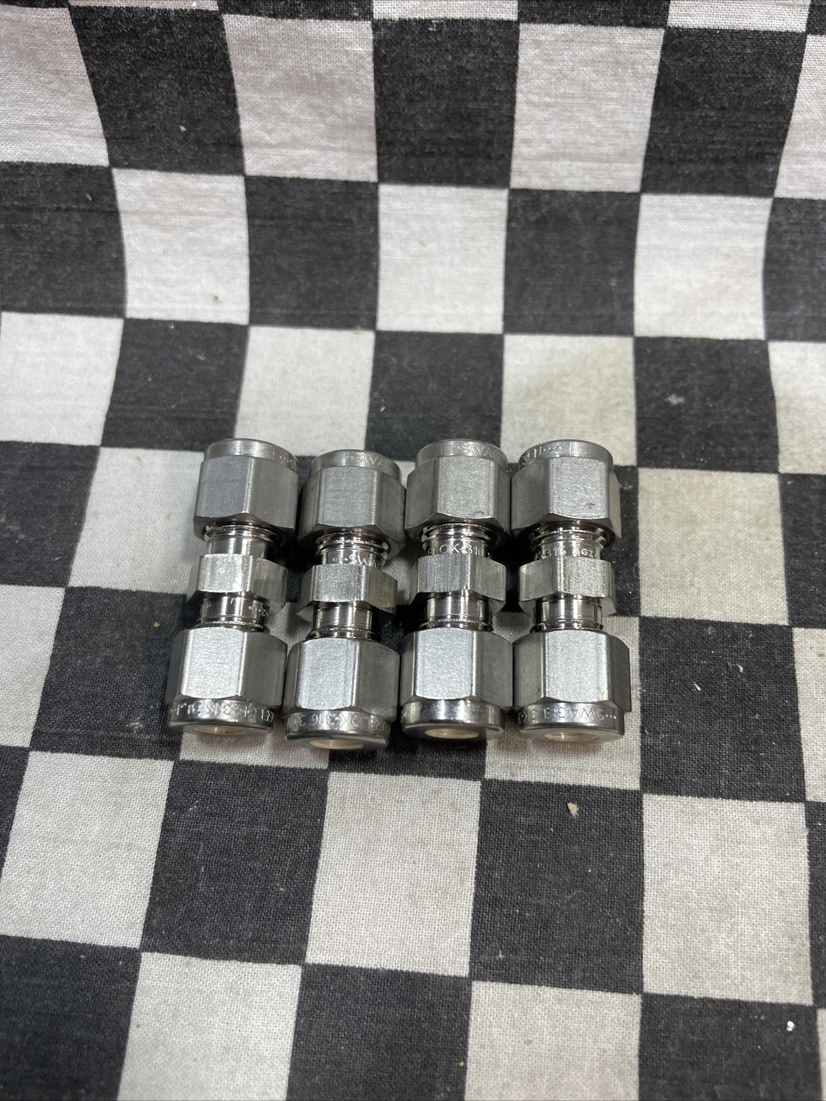 SWAGELOK TEE ELBOW UNON 1/4″, SS-400-9 & SS-400-3 & SS-400-6, LOT OF 8#1557W6