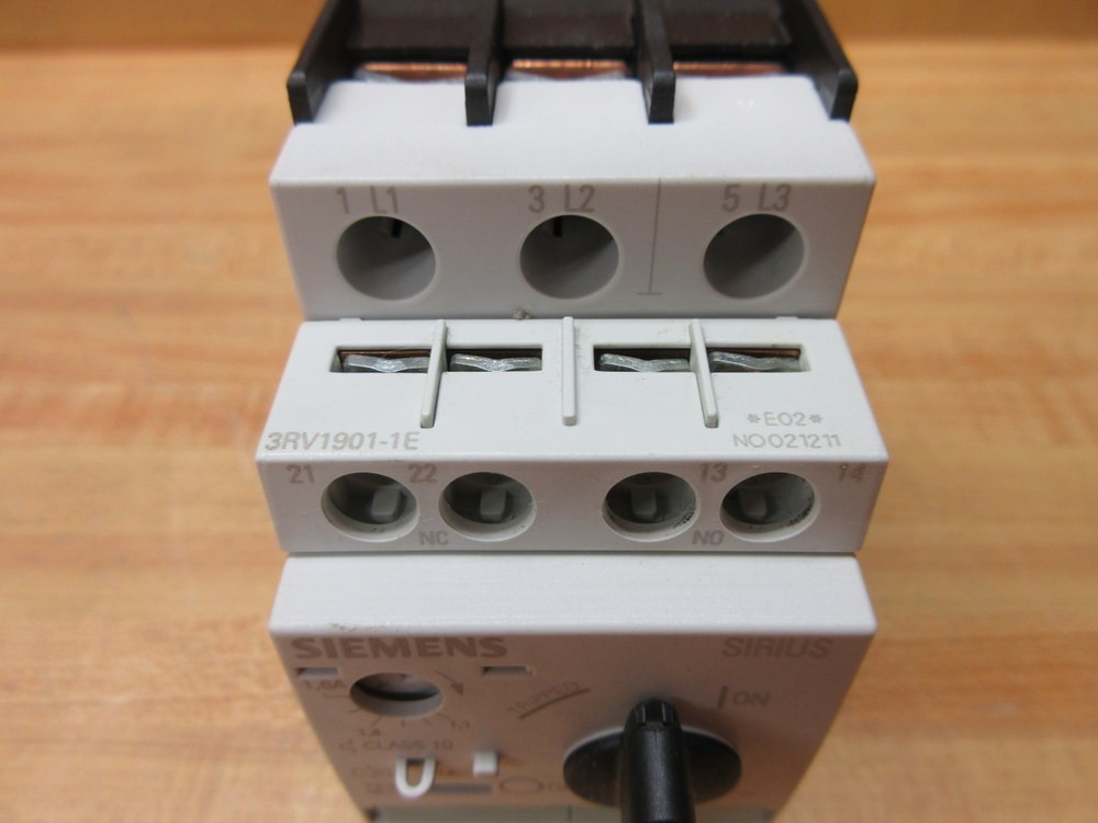 Siemens 3RV1021-1AA10 Relay 3RV10211AA10 W/3RV1901-1E