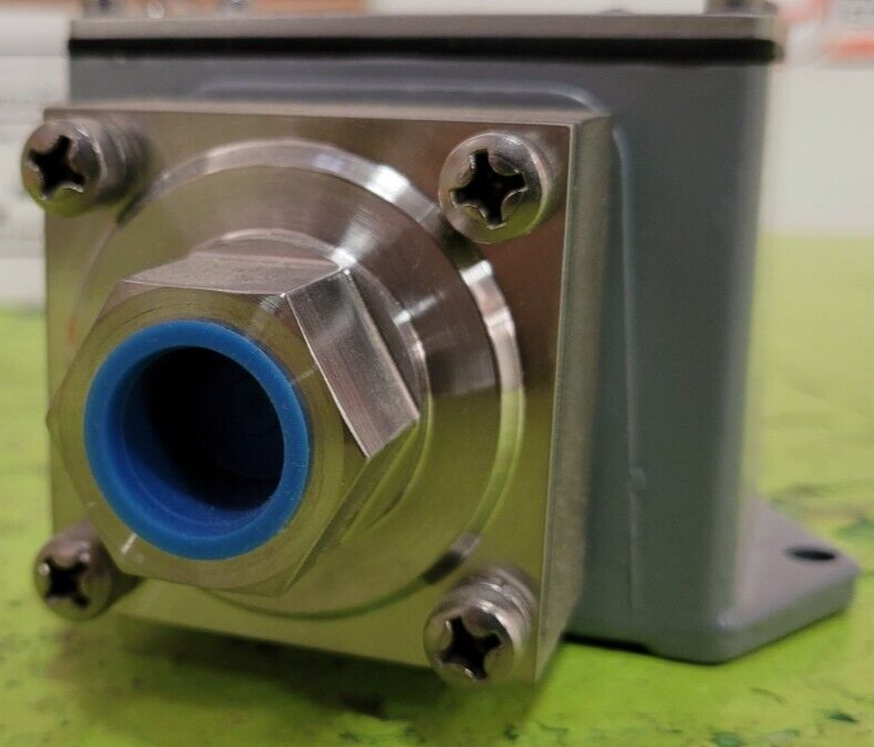 🟠CCS, 646GZE1-7011 DUAL SEAL PRESSURE SWITCH PESSCO IS OFFERING 1 V122123-2 🗽