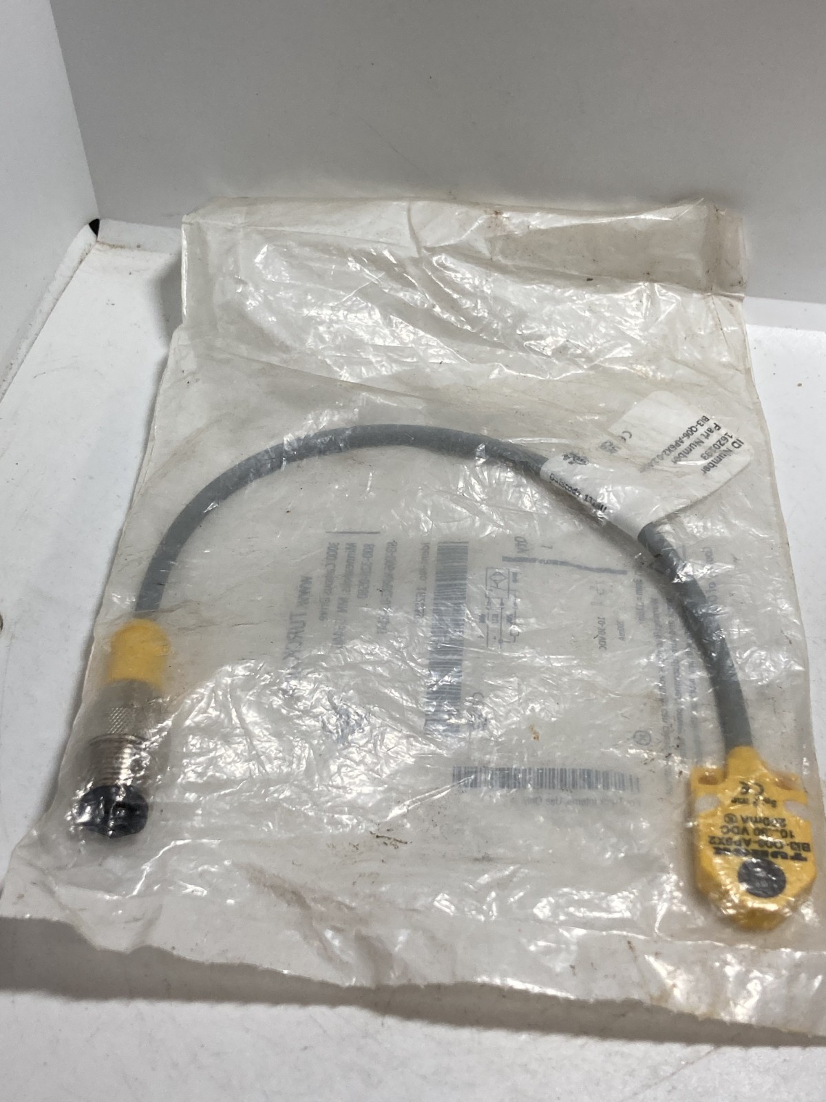 TURCK B13-Q06-AP6X2-0.2-RS4T (1620193) SENSOR 10-30VDC 200MA 3MM SENSING NIB