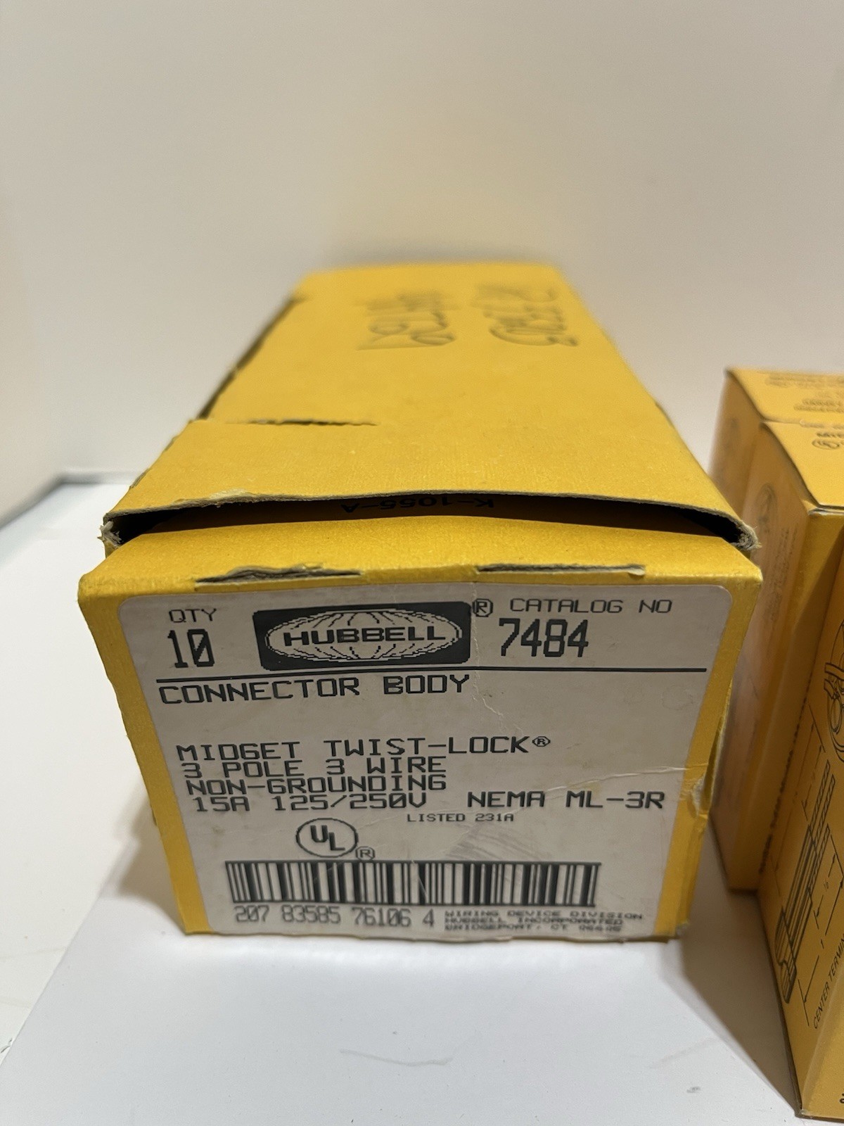 HUBBELL 7484 Connector Body Midget Twist-Lock BOX OF 10 NEW IN BOX