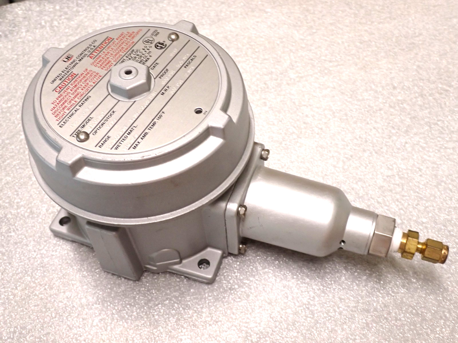 United Electric UE J120-361 Range 20-300 PSI Pressure Switch NEW