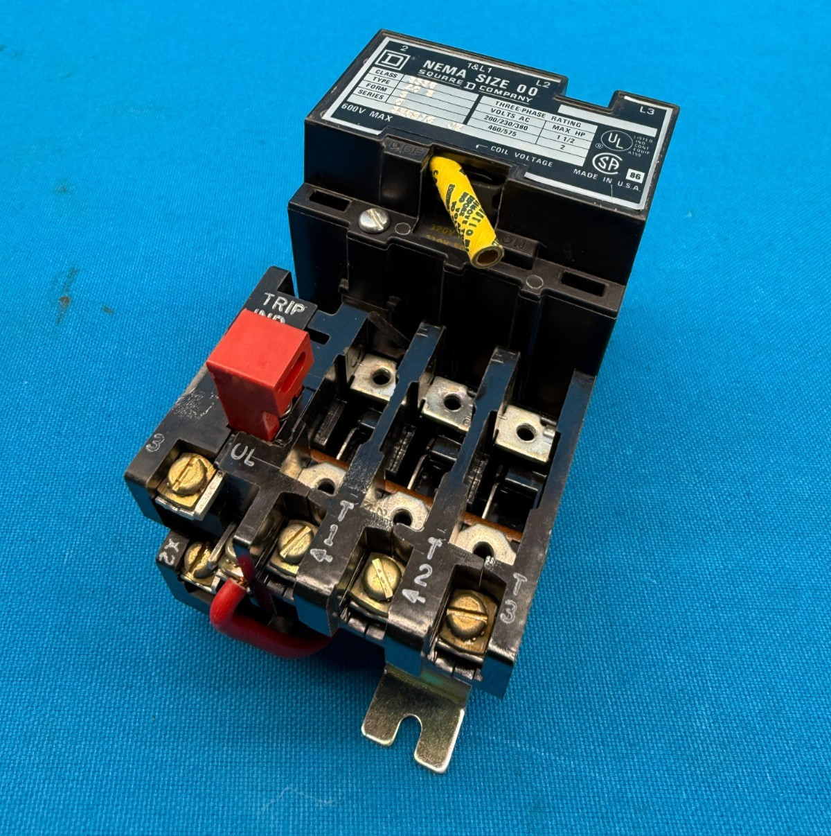 Square D 8536 Type A0-2 NEMA Size-00 3-Phase A/C Magnetic Motor Starter