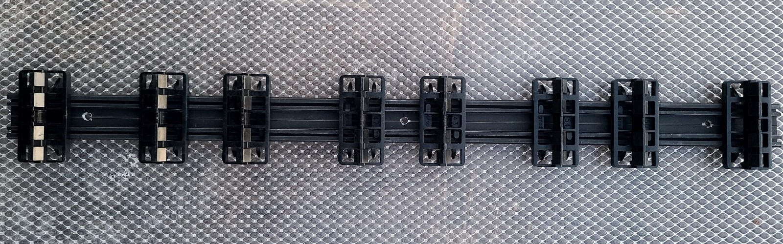 (24 pcs) KEBONY Narrow Gap Mini Rails 1 x 6, G2171