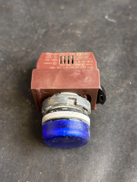 GENERAL ELECTRIC P9PDNV0 BLUE PILOT LIGHT ($11 OBO)