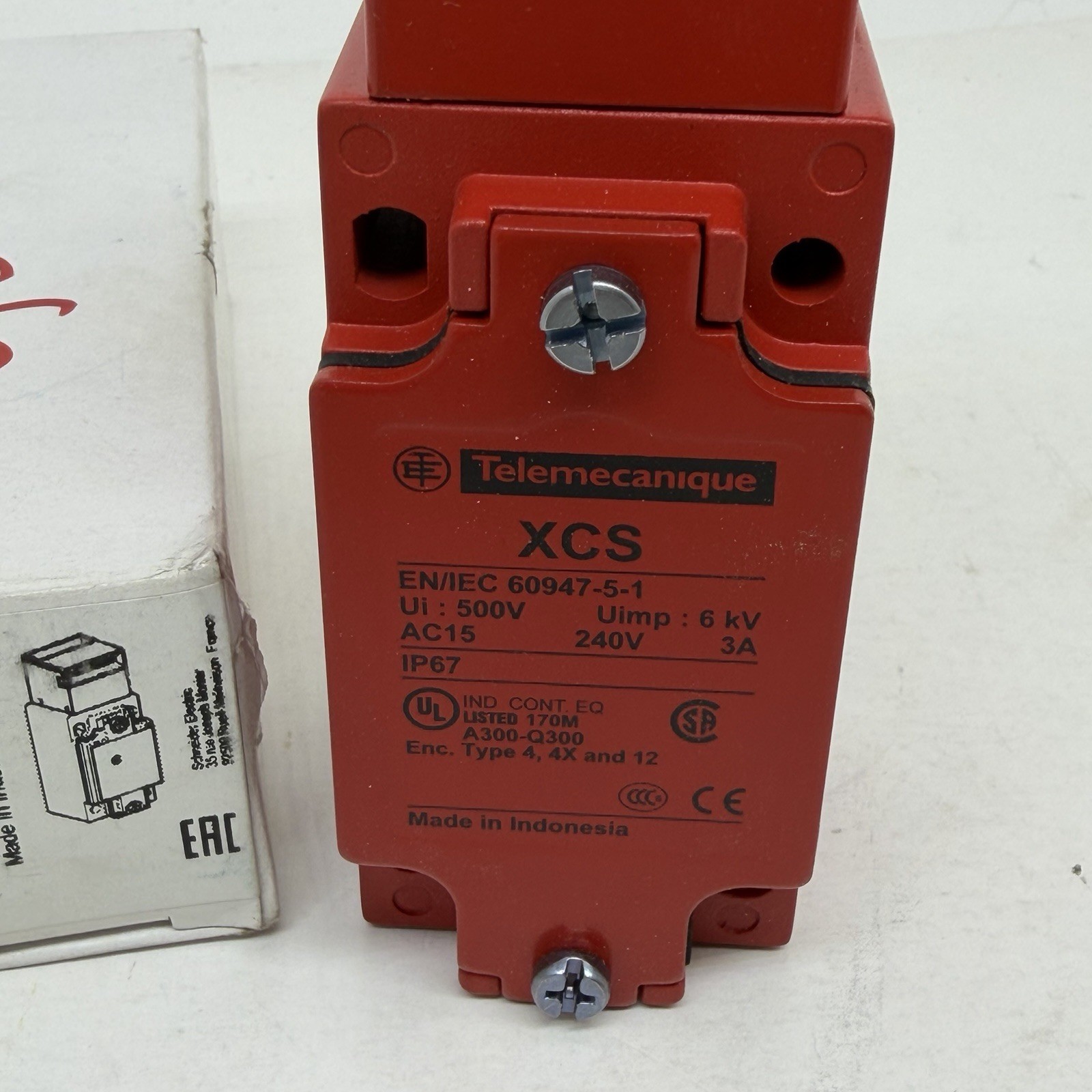 Telemecanique Sensors Xcsa703 2Nc/1No Safety Interlock Switch Nema 4, 4X, 12 Ip