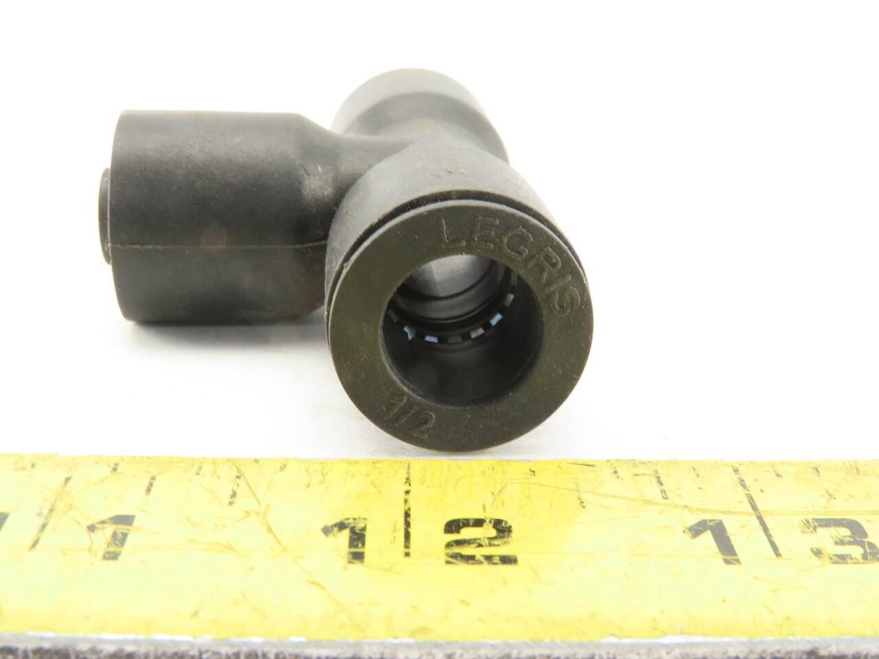 Legris Nylon Union Tee Fitting Push to Connect 1/2″ X 1/4″ X 1/2″ lot of 9