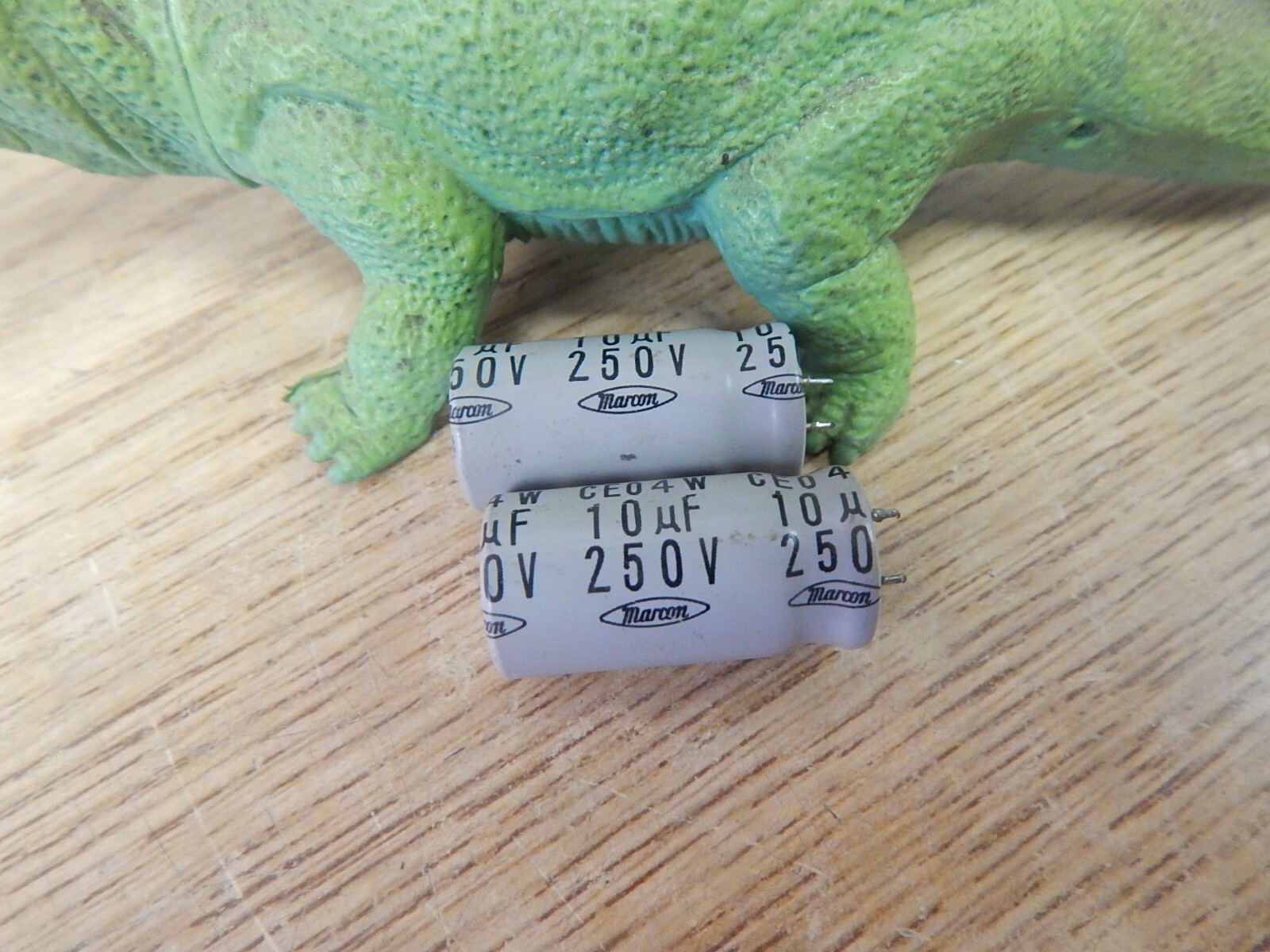 Marcon CE04W 10uf 250V J6 Capacitors, Lot of 2 *FREE SHIPPING*