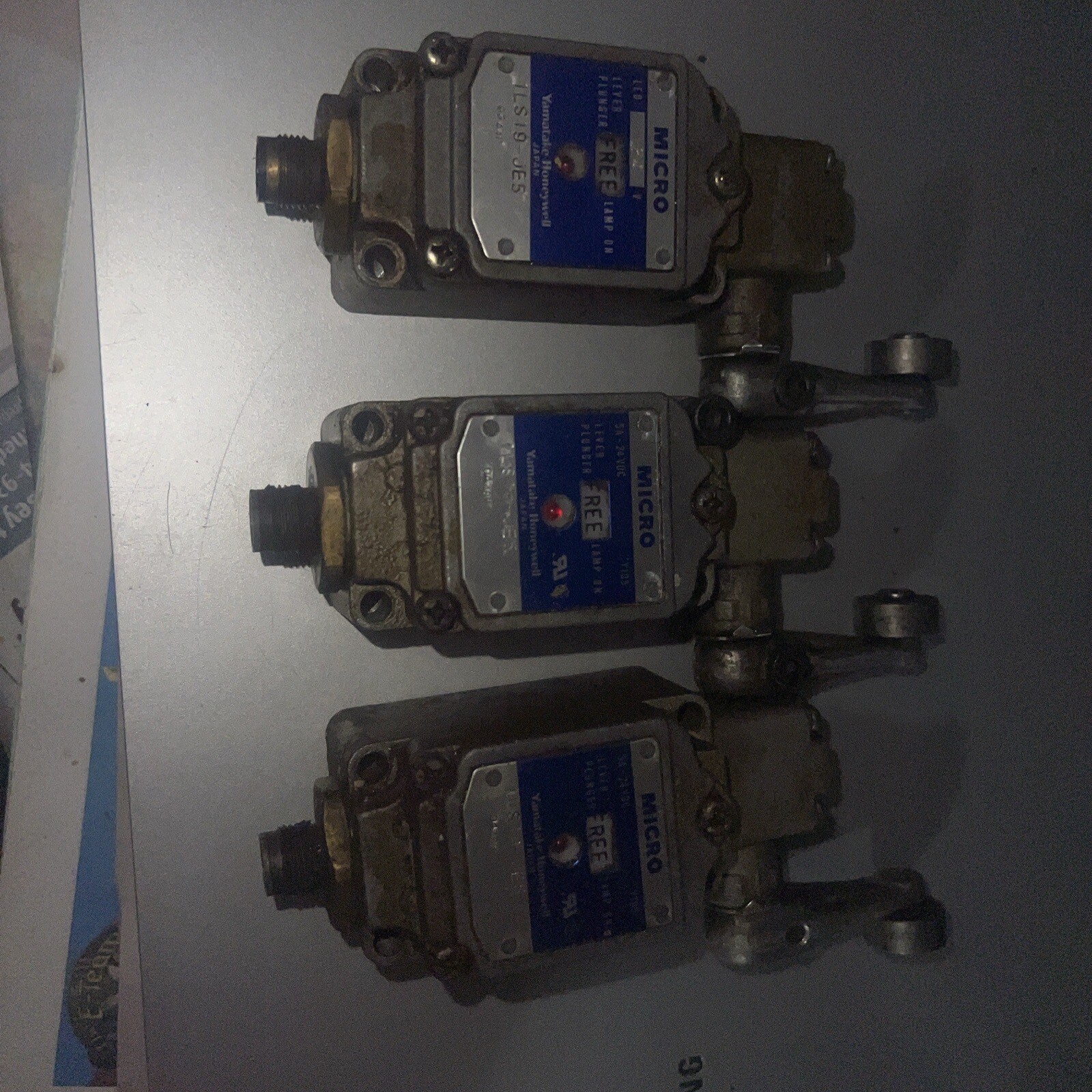 Lot of1 1 YAMATAKE HONEYWELL MICRO SWITCH 1LS19-JE5 (H3R11)