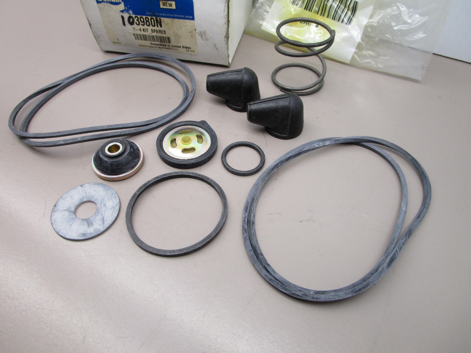Bendix 103980N End Cover Repair Kit for AD-4 Air Drier