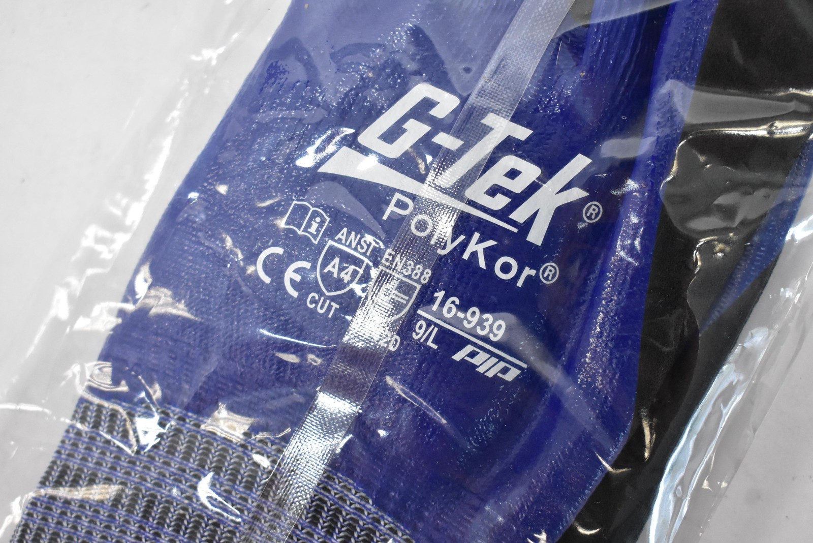 G-Tek PolyKor 16-939 Cut A4 Nitrile Coated Gloves Large L/9 Oil Grip PIP 3 Pairs