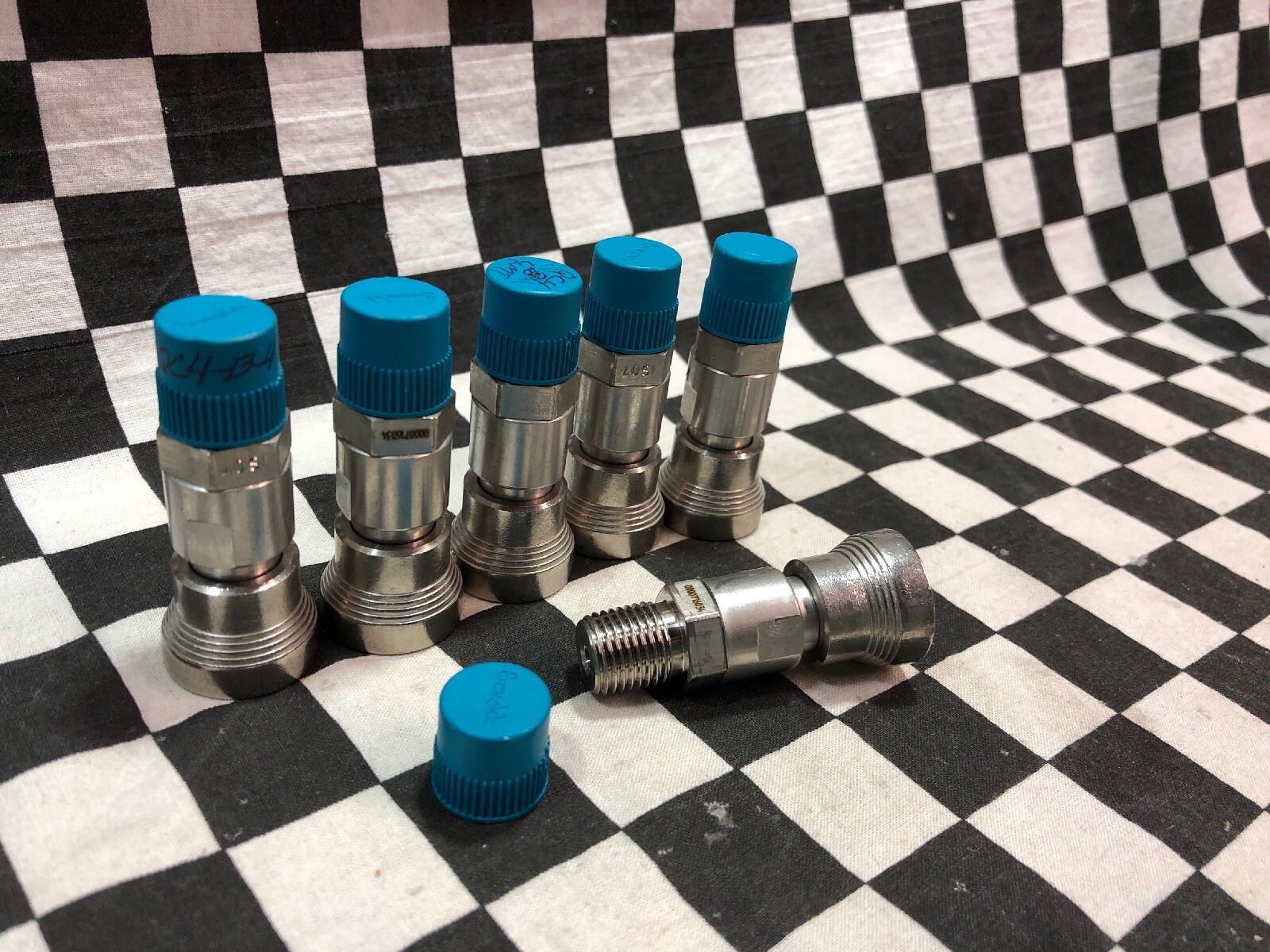 Lot Of 6, Swagelok SS-QC4-B-4PM, Quick Connect 1/4” NPT with VALVE #118N5