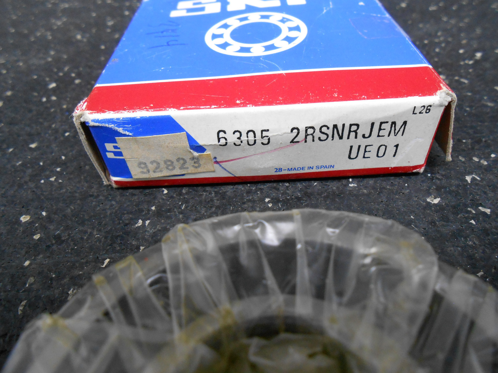 SKF BEARING 6305 2RSNRJEM UE01 66MM OD 25MM ID 17MM WIDE 63052RS1NR/C3QE6HT51