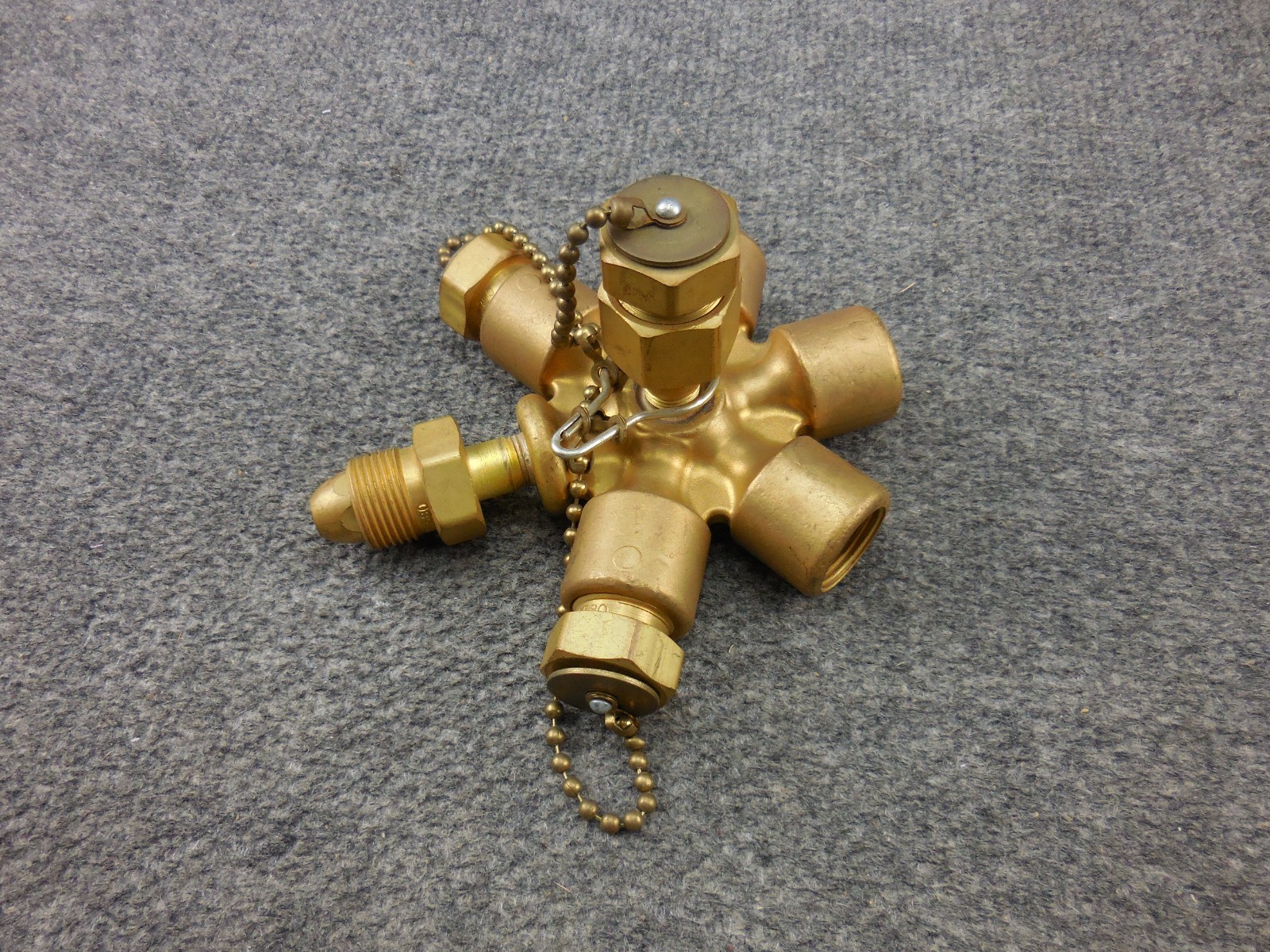 Unused Western Enterprises Manifold Block Brass Argon Splitter CGA 580