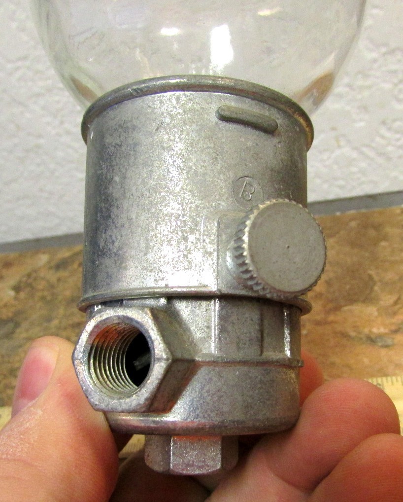 Trico Opto-matic no 5 Oiler, great condition weighs right at 1 pound, clean