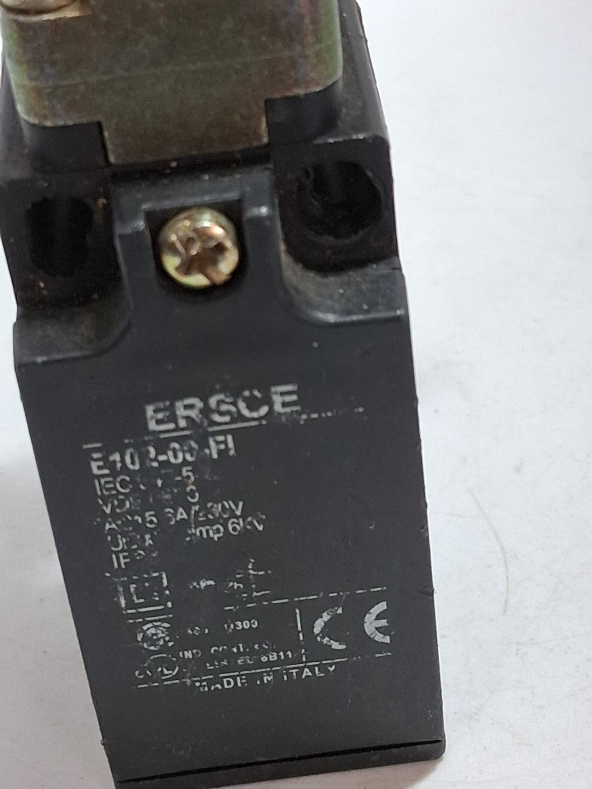 ERSCE E102-00-FI LIMIT SWITCH ADJUSTABLE ROLLER LEVER 6A 250V