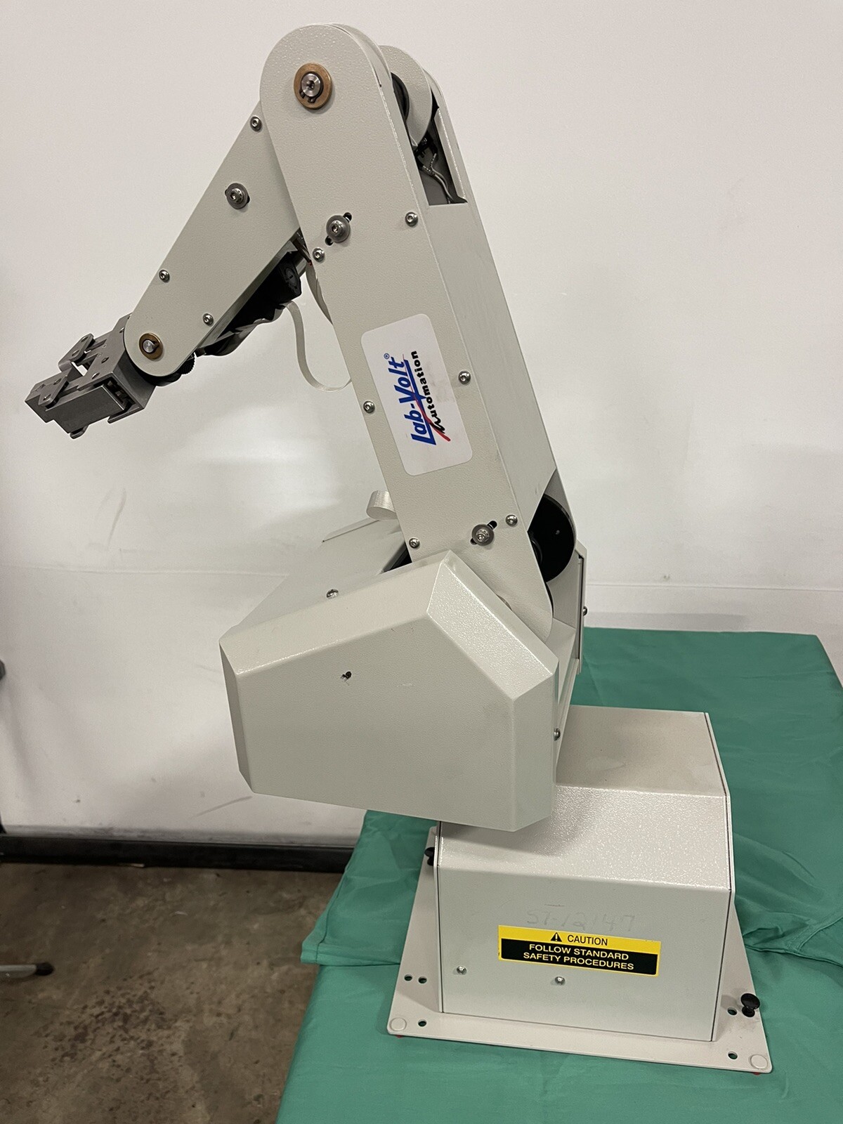 Lab-Volt Automation 5250-A0 Servo Robot Training System
