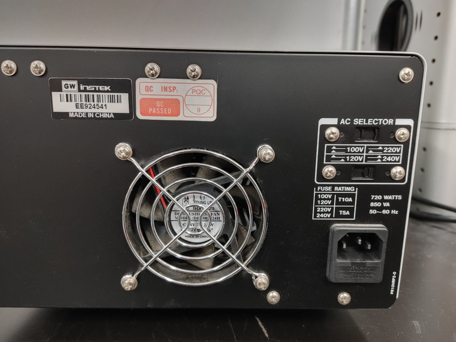 GW INSTEK GPC-3060D Dual Tracking with 5V Fixed Laboratory DC Power Supply