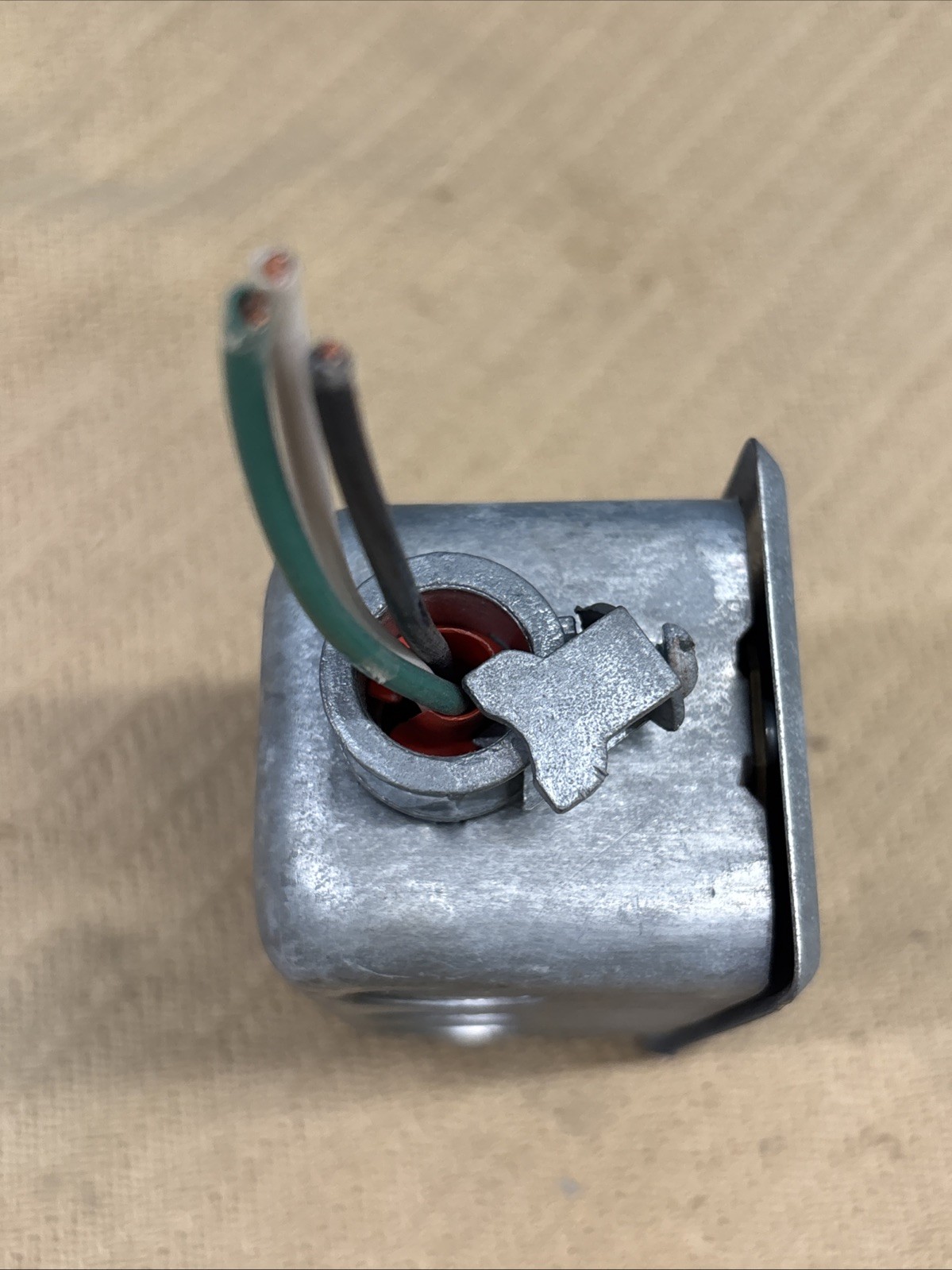 Nema L5-20-R 20A 125V Outlet Receptacle w/ Housing