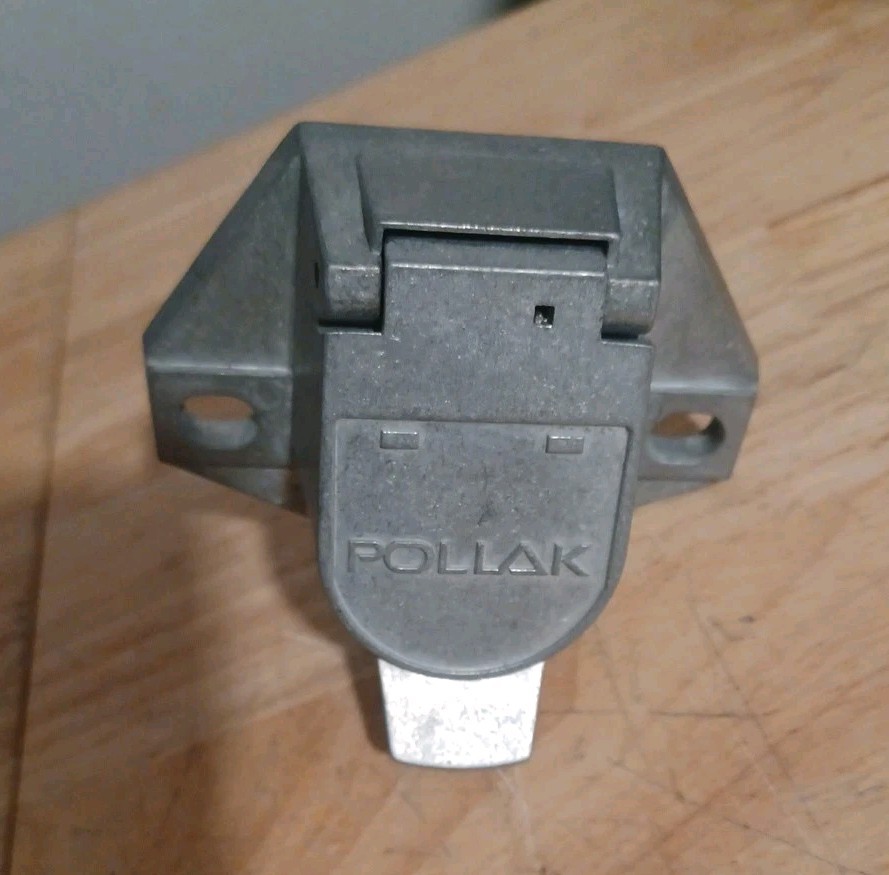 Pollak 7-Way Connector Socket, Die Cast With Solid Pins