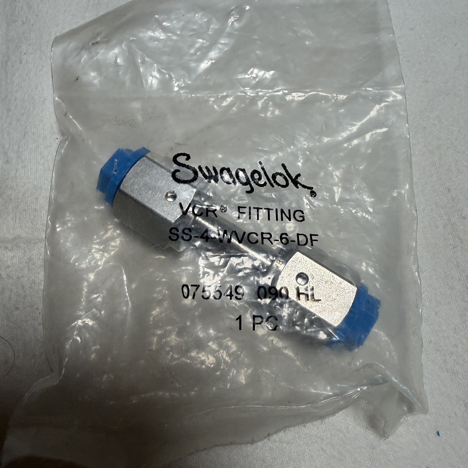 VCR Face seal fitting, Swagelok SS-4-WVCR-6-DF, Rotating female union connector