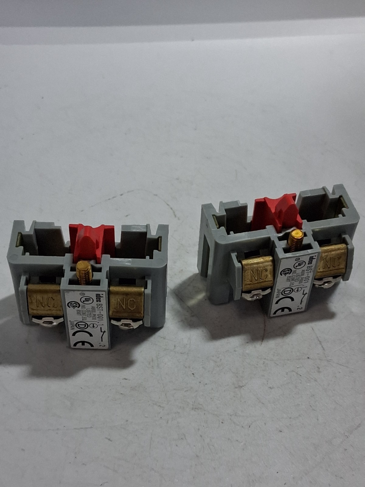 IDEC BST-001 CONTACT BLOCK 1NC A600 P600 (LOT OF 2) NNB