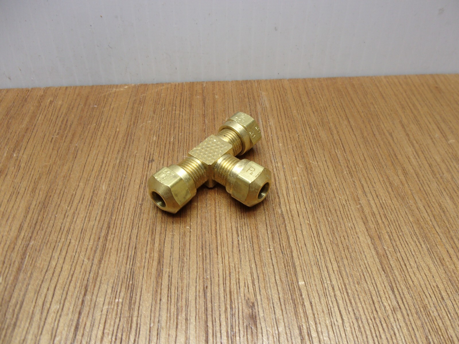 Parker 264NTA-4 Brass Union Tee 1/4″ Tube Compression DOT Approved 150 PSI USA