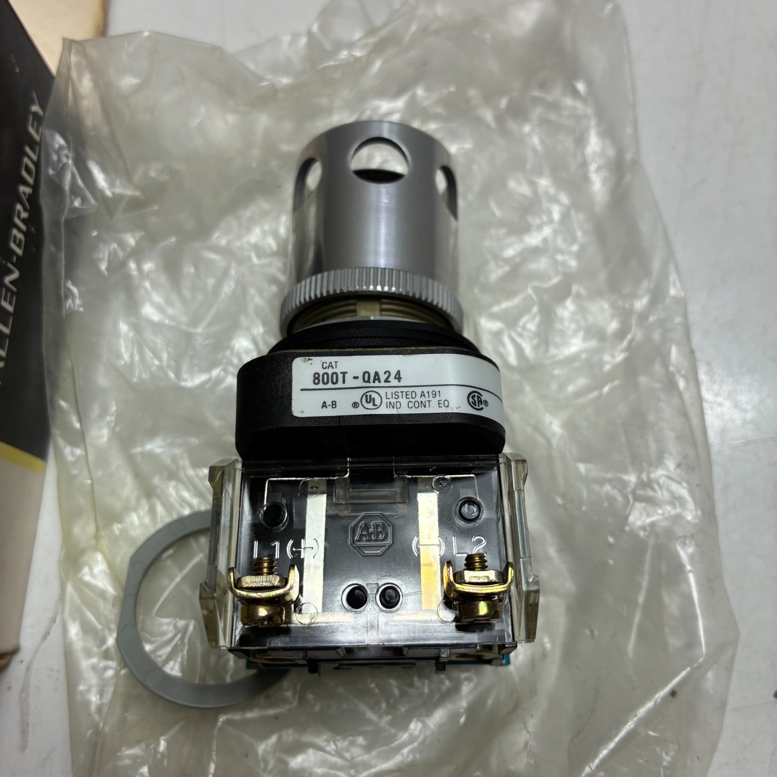 ALLEN BRADLEY 800T-QA24G PUSHBUTTON GREEN ILL SER T 1NO/1NC 24VAC/DC FULL VOLT