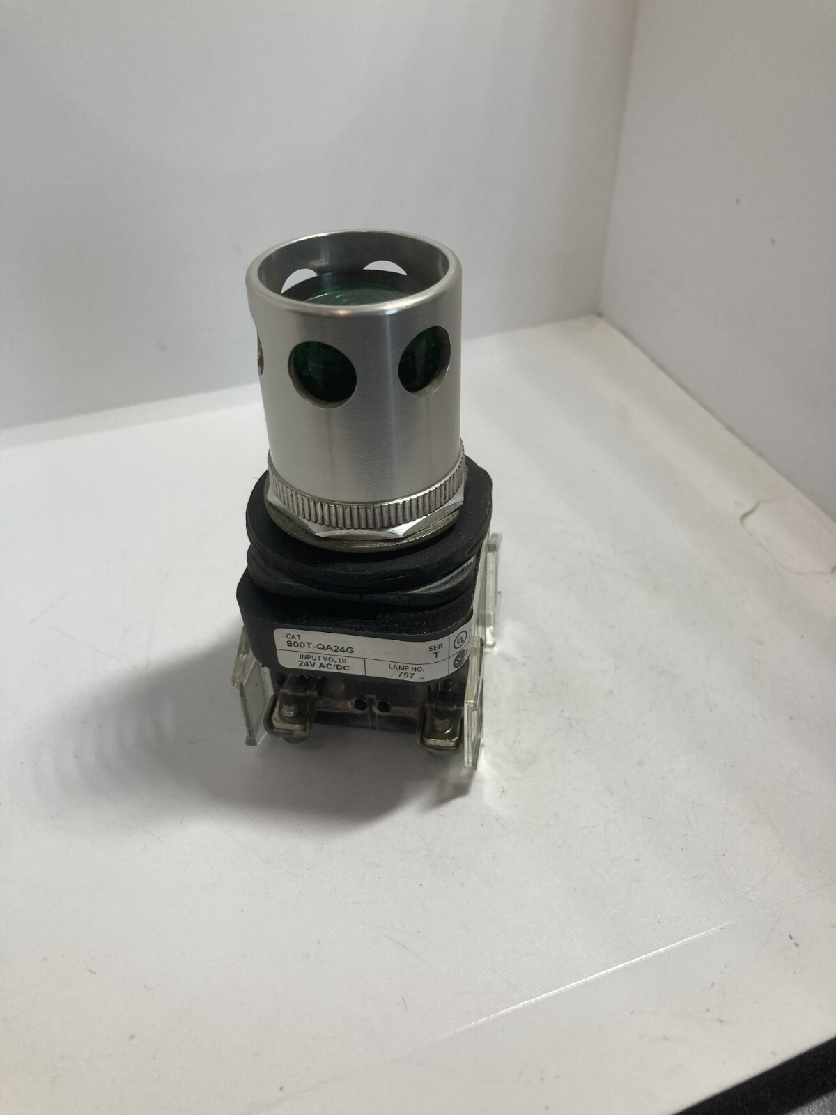 ALLEN BRADLEY 800T-QA24G PUSHBUTTON GREEN ILL 1NO/1NC 24VAC/DC FULL VOLT SER T