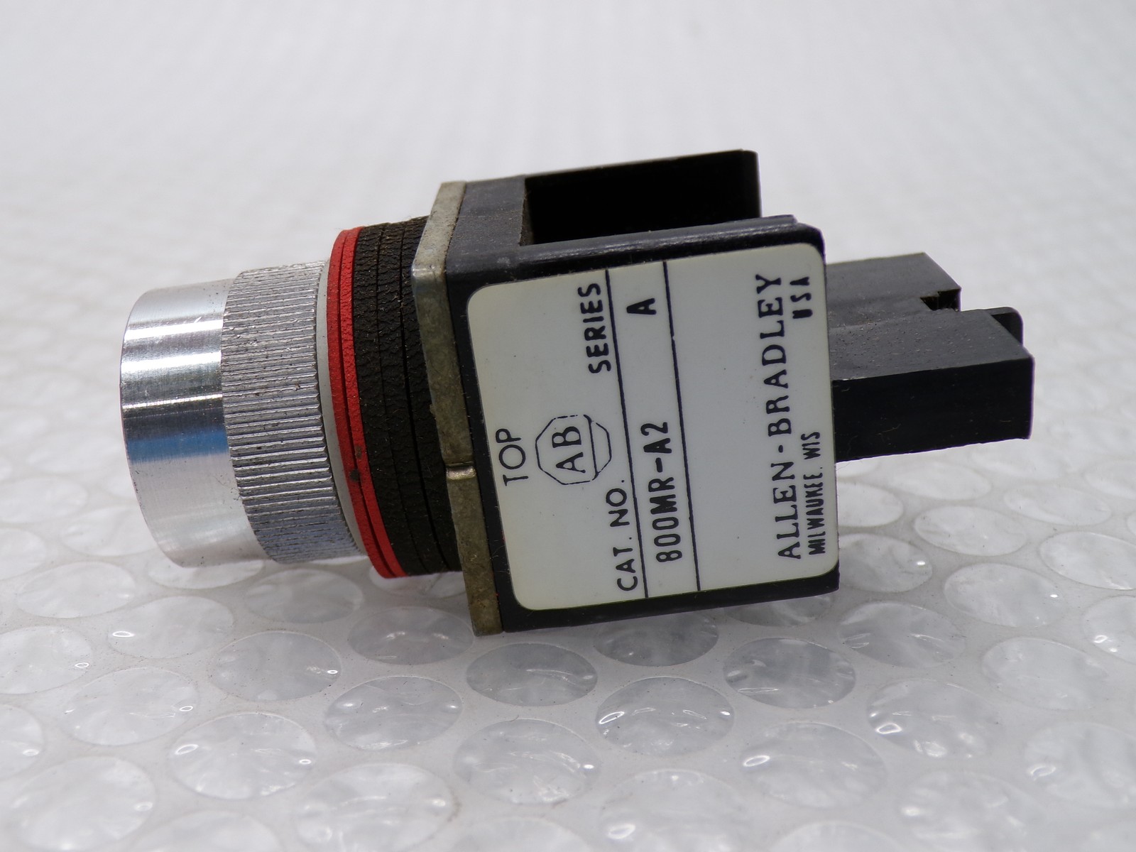 ALLEN BRADLEY 800MR-A2 SER.A PUSHBUTTON BLACK NSNP