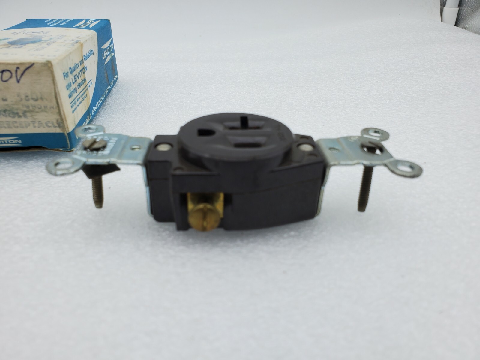 Leviton Brown Flush Receptacle 5801 20A 125V