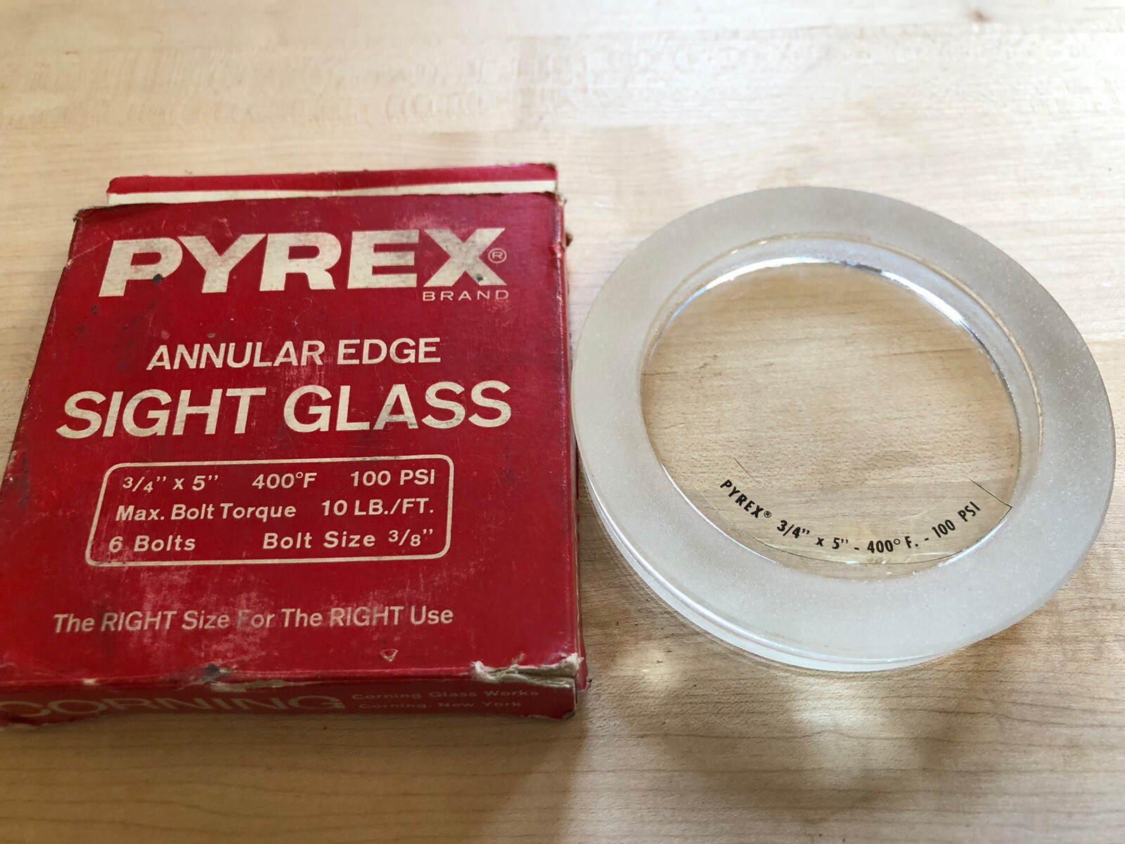 PYREX CORNING SIGHT GLASS ANNULAR EDGE 3/4” X 5” ROUND 400 DEG 100 PSI UNUSED
