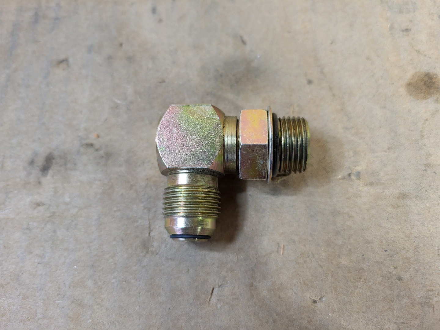 SURPLUS NEW KOMATSU WB0508 90 Deg Elbow Fittings (Box of 2) – Heavy Machinery
