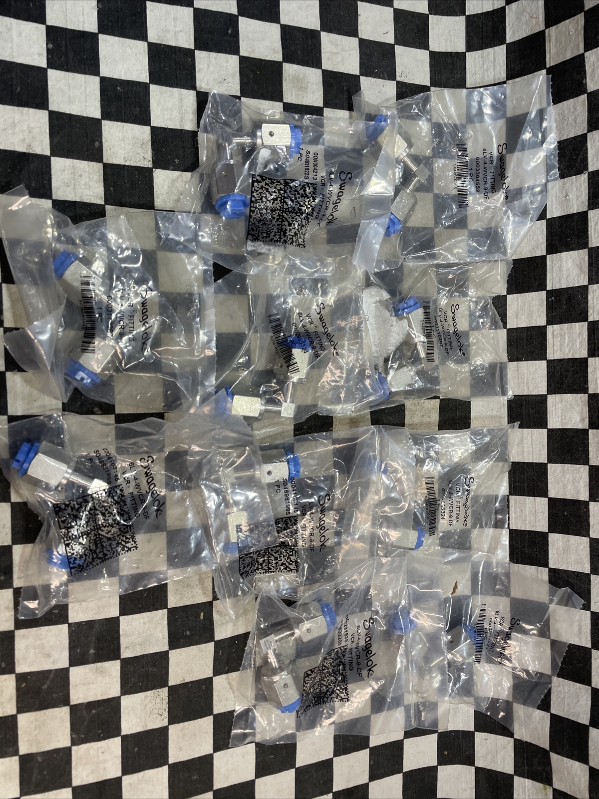 SWAGELOK 6LV-4-WVCR-9-DF, Female Elbow 1/4″ FVCR, LOT OF 10, SHIPSAMEDAY #1374B6
