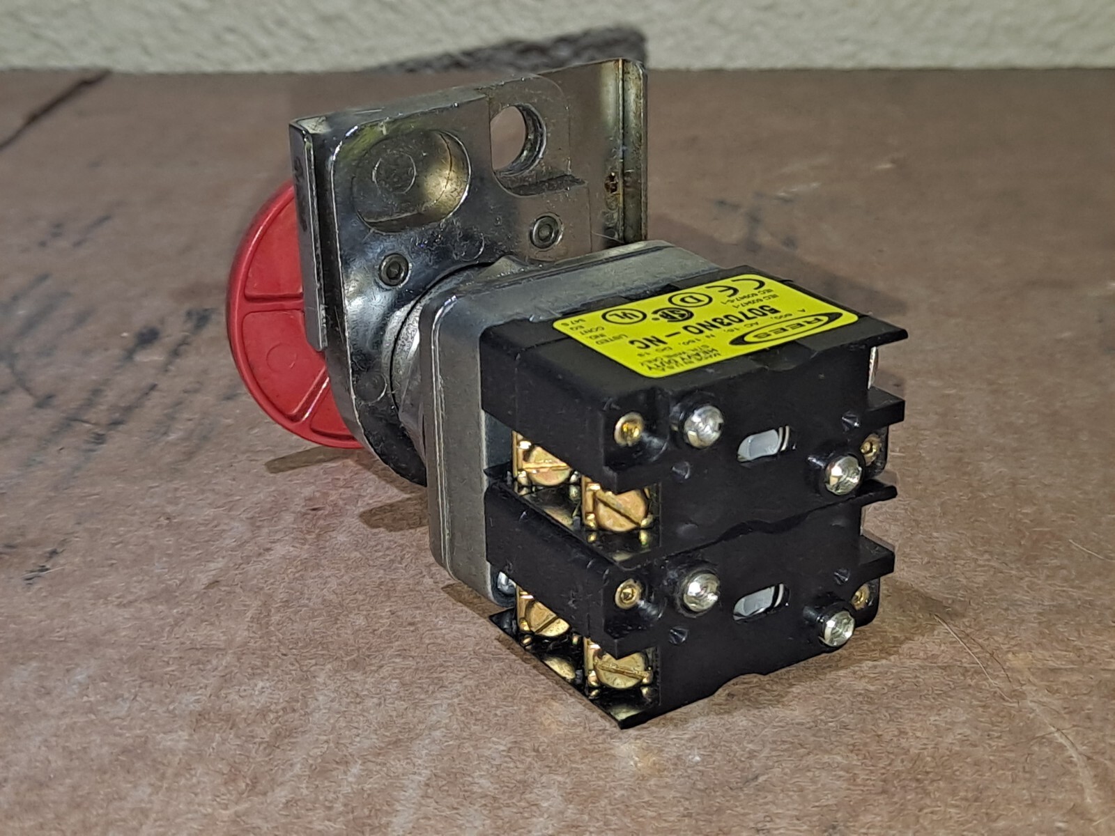 REES 40102-102 STOP PUSH BUTTON W/ (2) CONTACT BLOCKS 50703NO-NC Fast Shipping