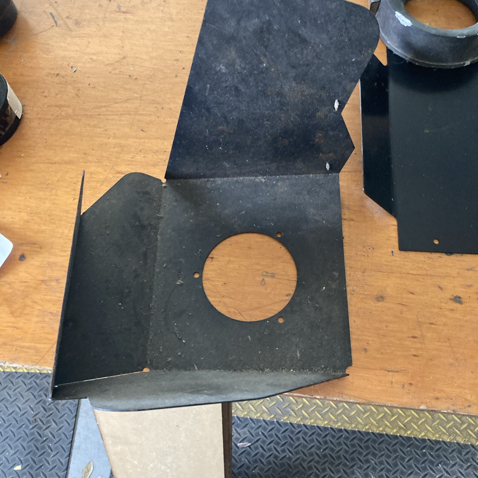 CHEVROLET/GMC AIR INTAKE This Not Complete The Filter Is Missing May Need Parts