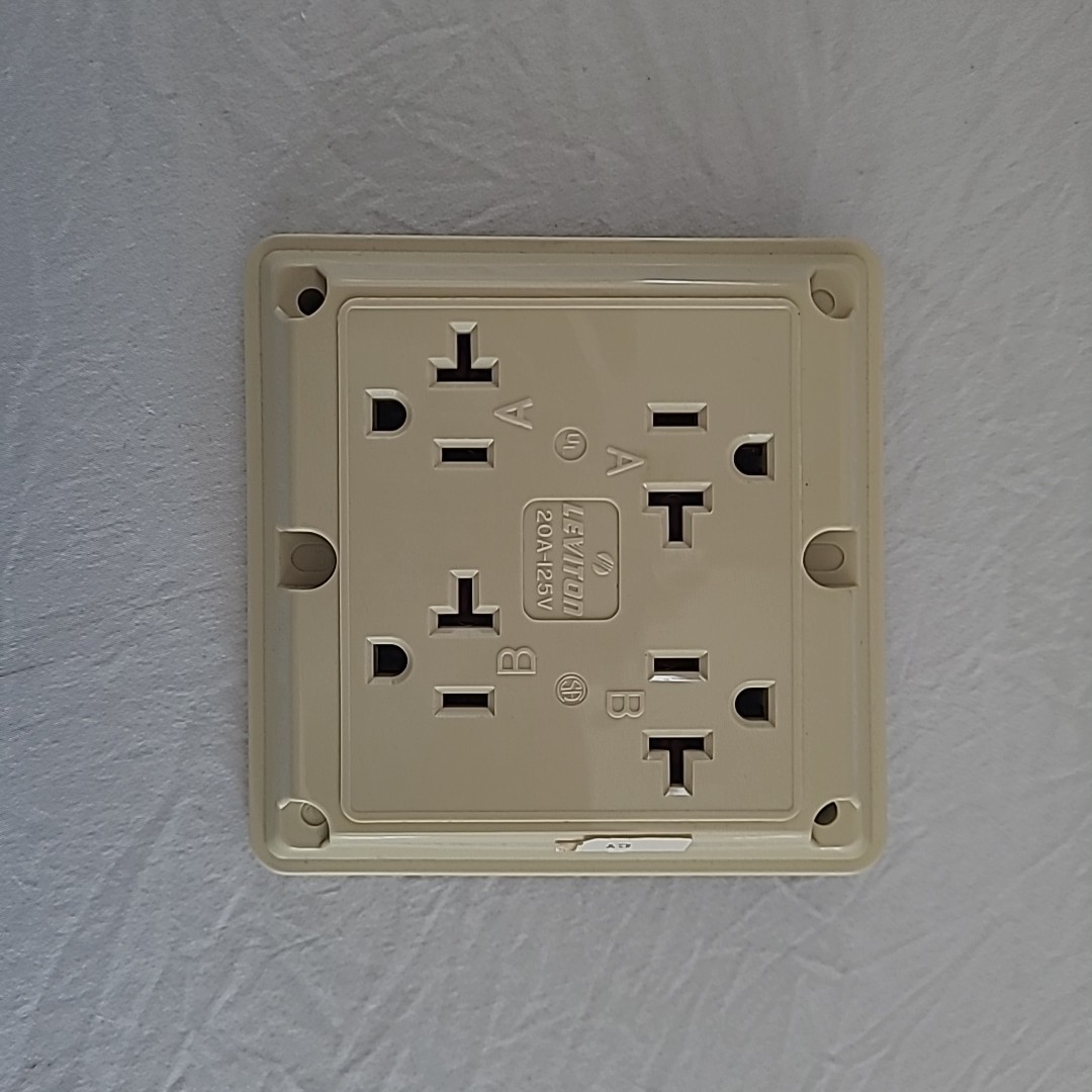 PASS & SEYMOUR 420-I QUAD RECEPTACLE. Leviton 20A-125V. New Open Box.