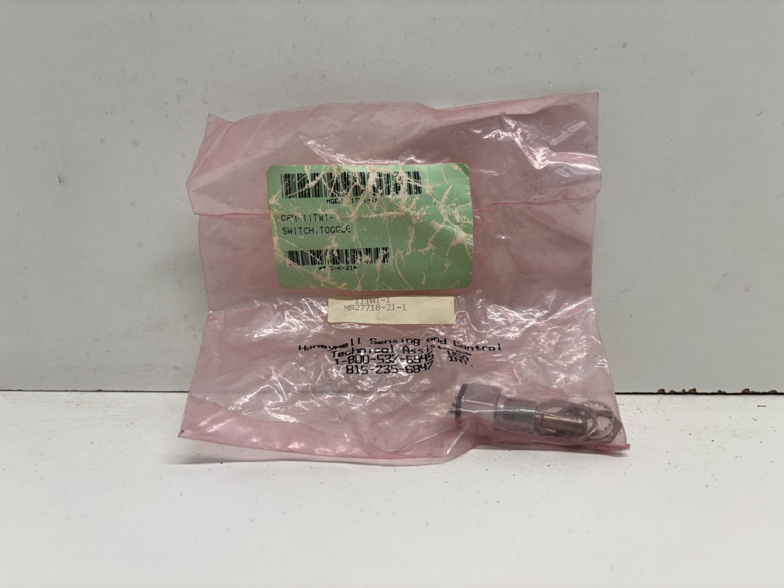 NEW OLD STOCK! HONEYWELL 5A 125VAC TOGGLE SWITCH MS27718-21-1 11TW1-1