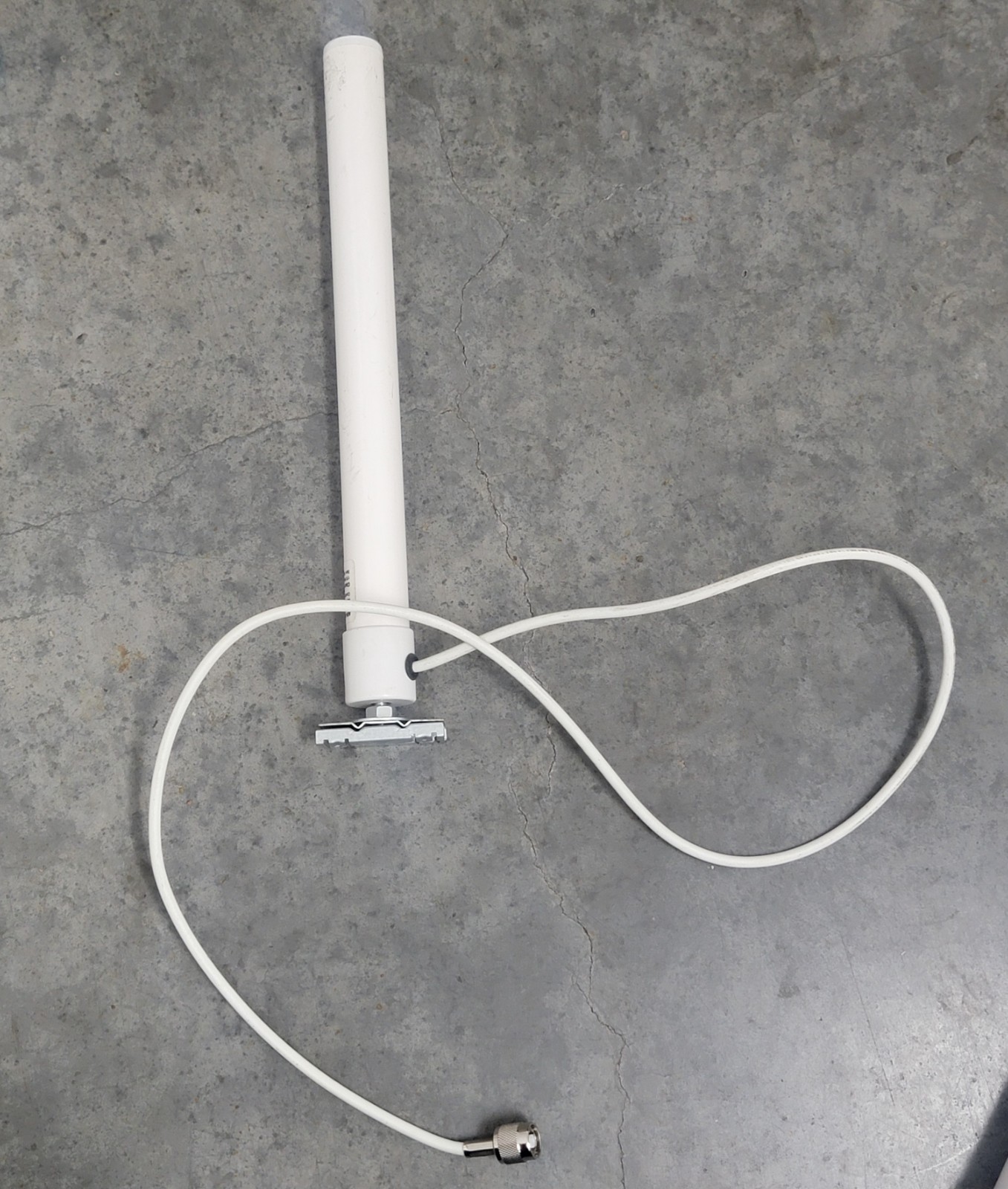 Cisco AIR-ANT1728 2.4GHz 5.2dBi Ceiling Omni Antenna RP-TNC w/ Cable Mount